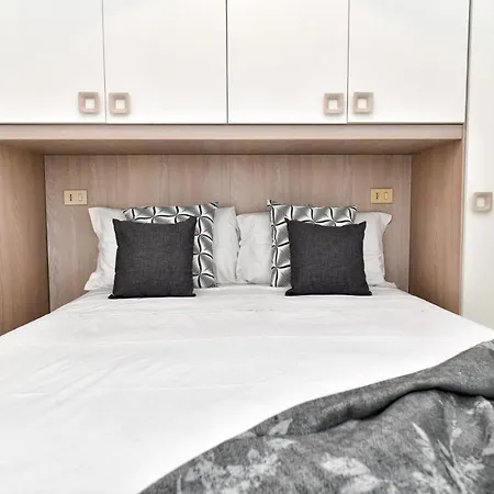 شقة فندقية Chiaro Di Luna 4*