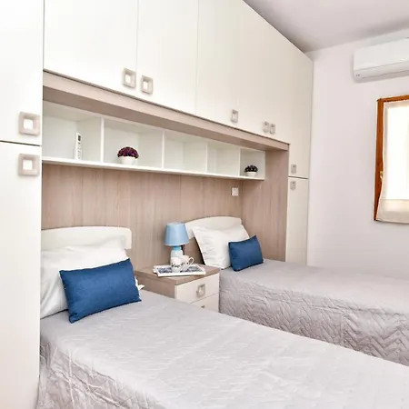 Apartahotel Chiaro Di Luna 4*