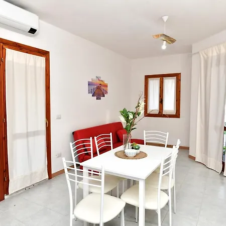 Chiaro Di Luna Aparthotel *