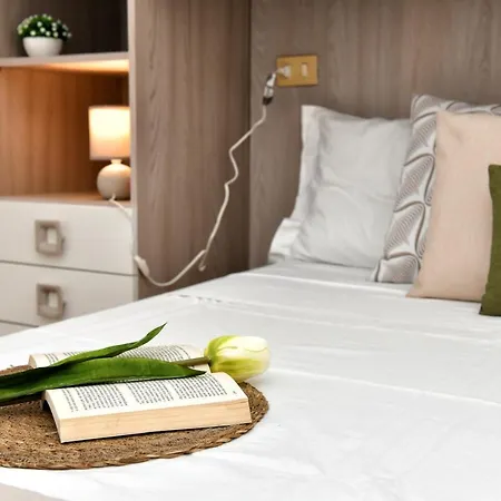 Aparthotel Chiaro Di Luna *