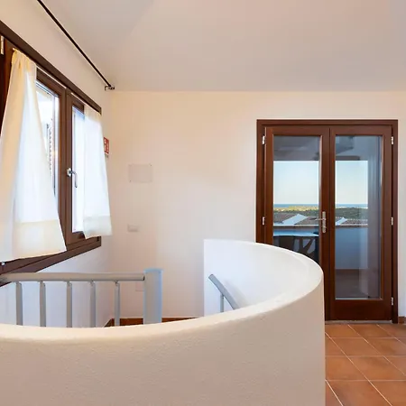 Aparthotel Chiaro Di Luna 3*