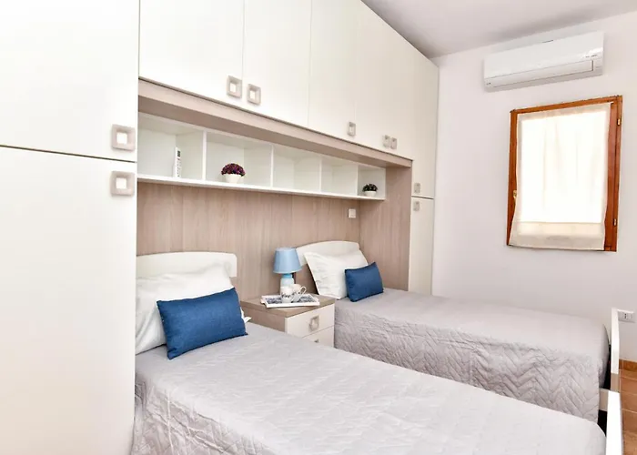 Apartahotel Chiaro Di Luna 4*