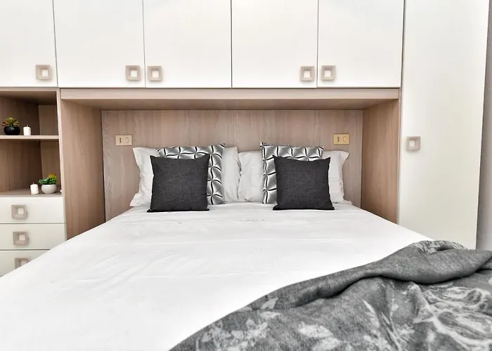 Apartahotel Chiaro Di Luna 4*